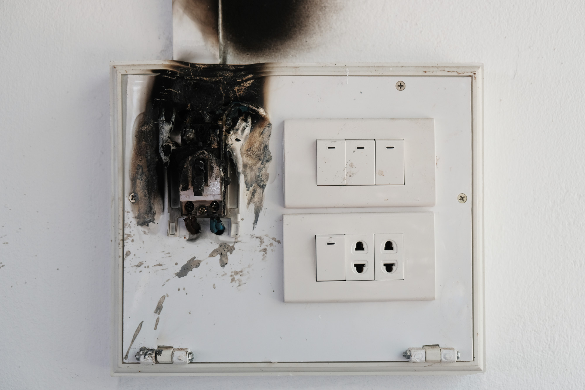 3 Things to Know About Surge Protection Services in Sarasota, FL
