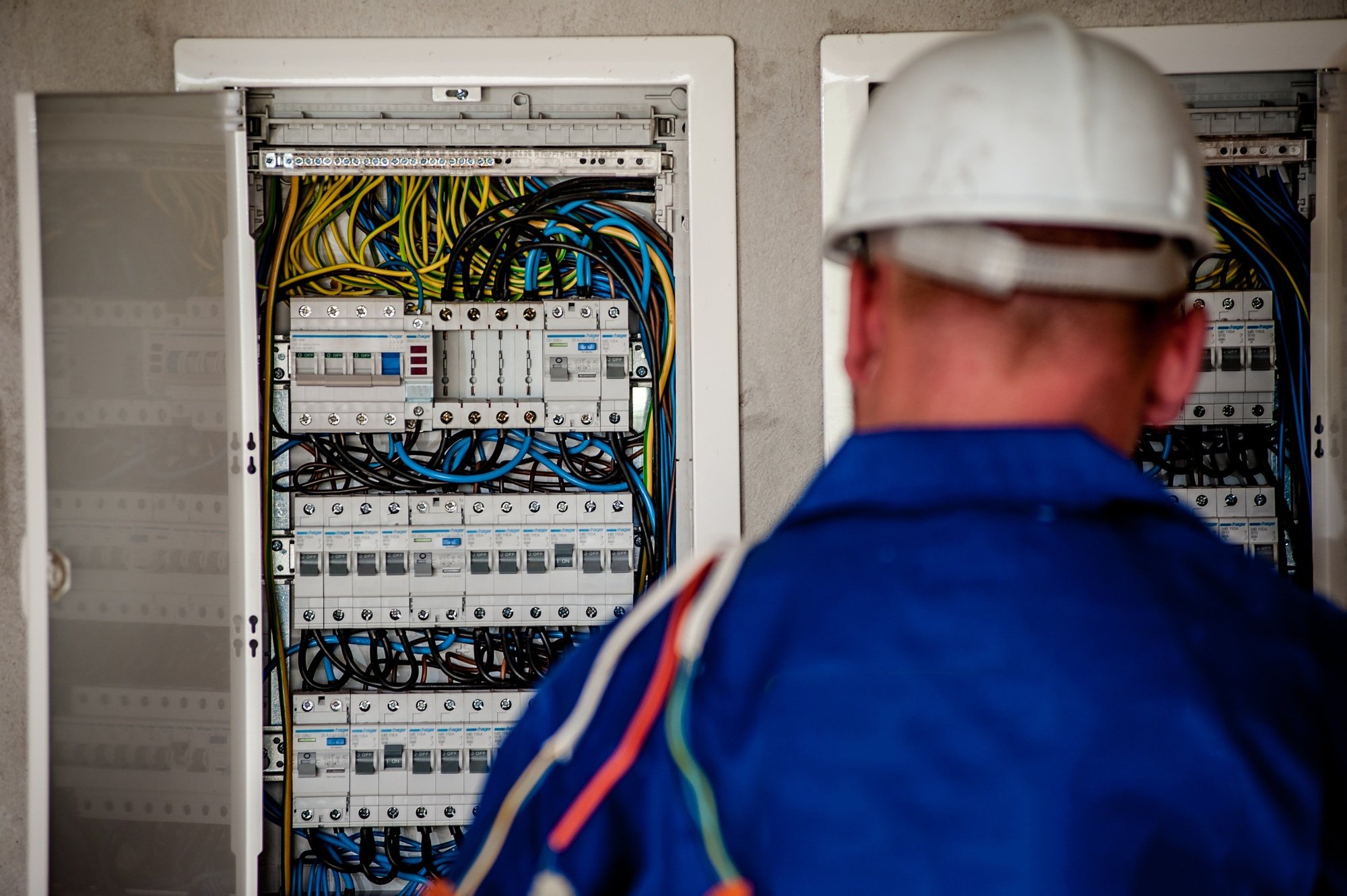 A Guide to Troubleshooting Electric Control Panel Problems in Sanibel, FL